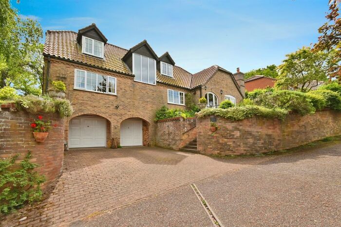 5 Bedroom Detached House For Sale In Beccles Road, Bungay, NR35