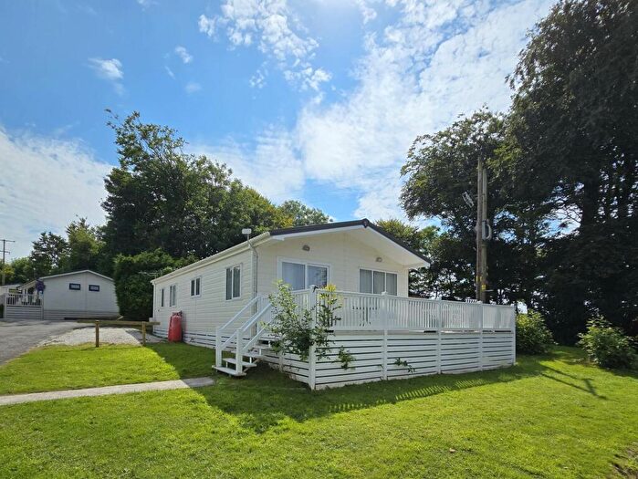 2 Bedroom Lodge For Sale In Bideford Bay, Buck`s Cross, EX39