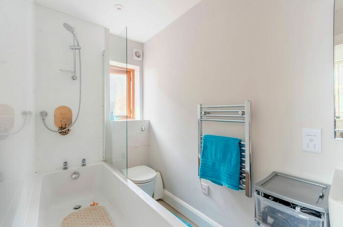 1 Bedroom Flat To Rent In High Street, Acton, London, W3