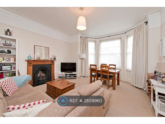 3 Bedroom Flat To Rent In Dealtry Road, London, SW15