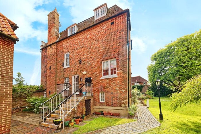 2 Bedroom Flat For Sale In The Old Vicarage, The Street, Woodnesborough, Sandwich, CT13