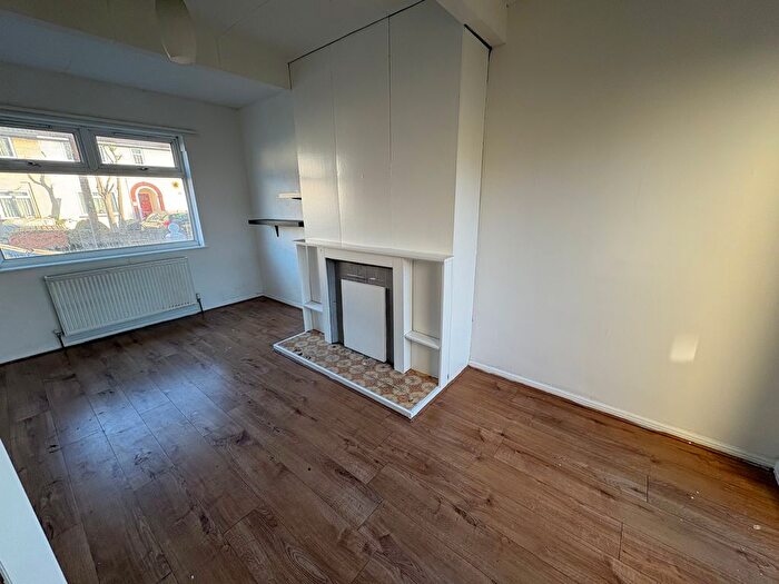 3 Bedroom Semi Detached House To Rent In Longridge Lane, Southall, UB1