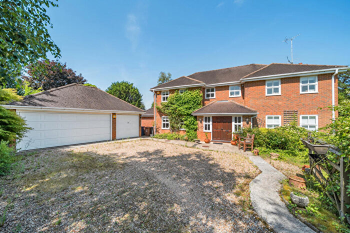 5 Bedroom Detached House For Sale In The Square, Rowledge, Farnham, GU10
