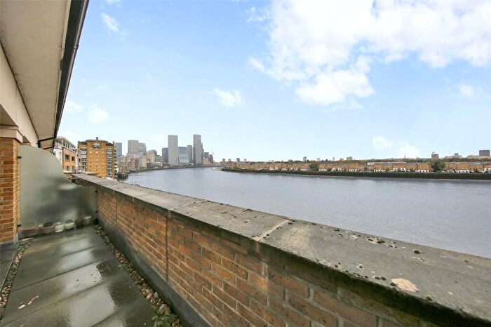 2 Bedroom Apartment To Rent In Narrow Street, E14