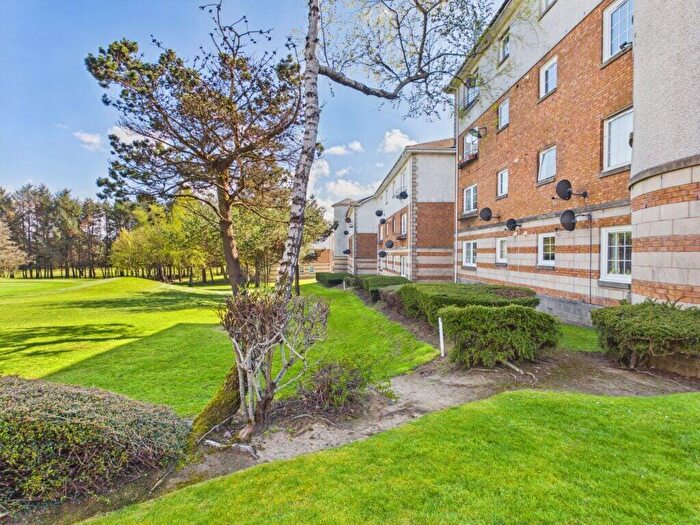 2 Bedroom Flat For Sale In Taylor Green, Deer Park, Livingston, EH54