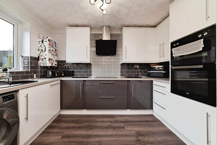 2 Bedroom Terraced House For Sale In Claremont Avenue, Hull, HU6