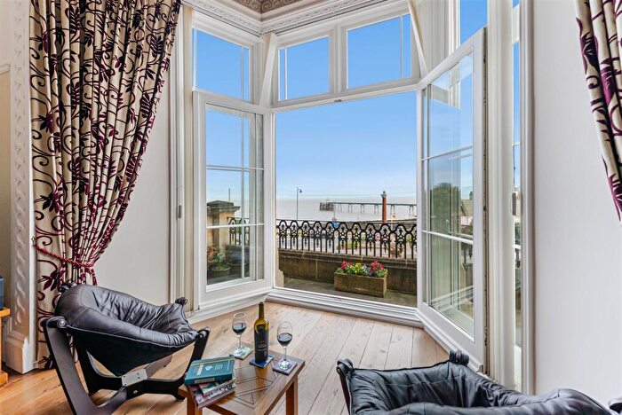 2 Bedroom Flat For Sale In Elton Road, Clevedon, BS21