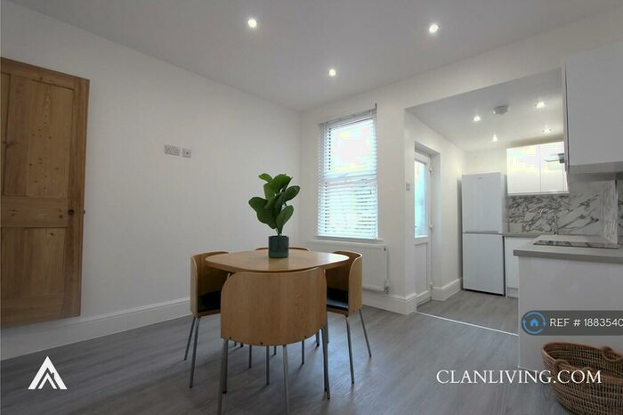 2 Bedroom Terraced House To Rent In Station Street, Loughborough, LE11