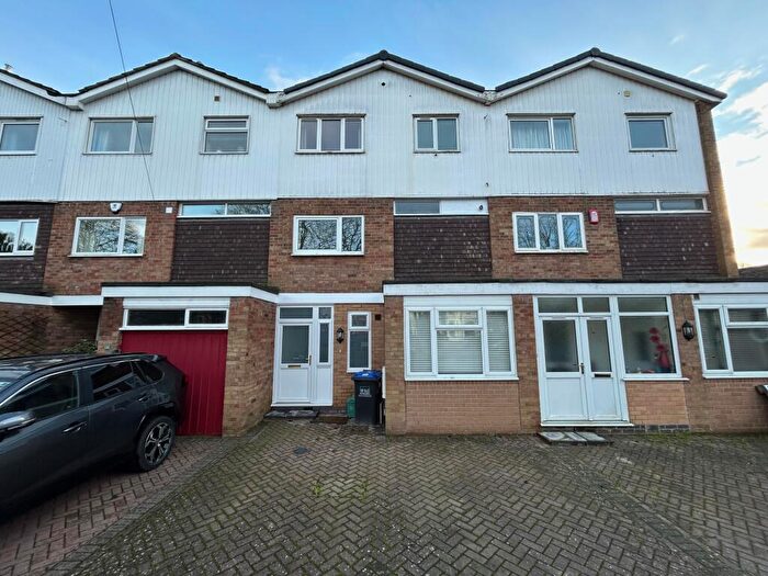 5 Bedroom Semi-Detached House To Rent In Upper Holly Walk, Leamington Spa, CV32