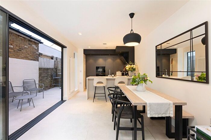 2 Bedroom Flat For Sale In Lower Richmond Road, London, SW15