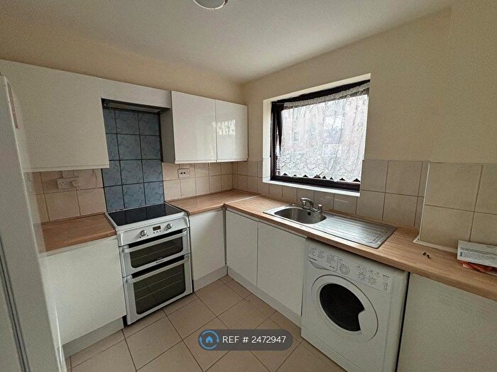 2 Bedroom Flat To Rent In Gurney Close, Barking, IG11