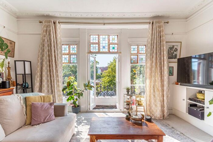 2 Bedroom Apartment For Sale In Preston Park Avenue, Brighton, BN1
