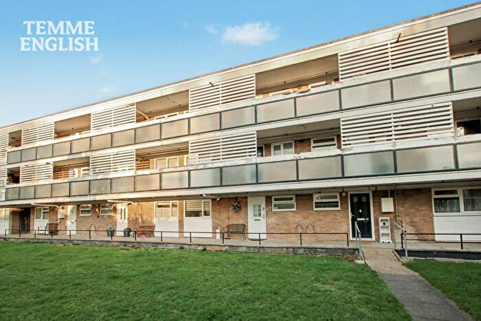 1 Bedroom Flat For Sale In Ballards Walk, Basildon, SS15