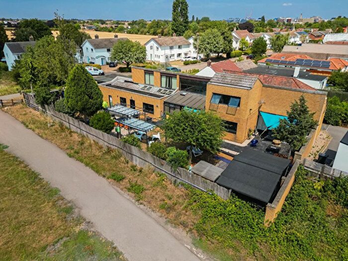 4 Bedroom Detached House For Sale In Westfield Road, Great Shelford, Cambridge, CB22