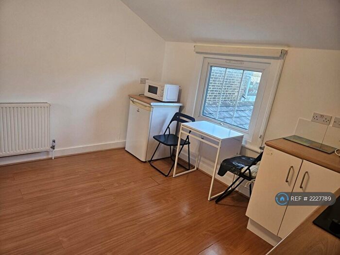 Studio To Rent In Albert Road, Kingston Upon Thames, KT1