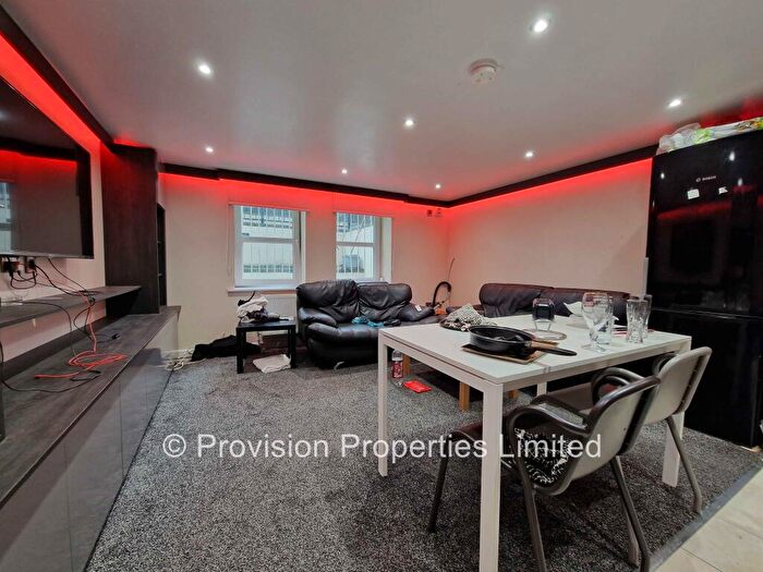 4 Bedroom Flat To Rent In North Grange Road, Hyde Park, Leeds, LS6