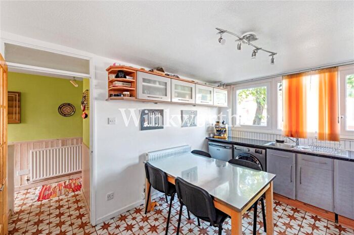 3 Bedroom Flat For Sale In West Green Road, London, N15