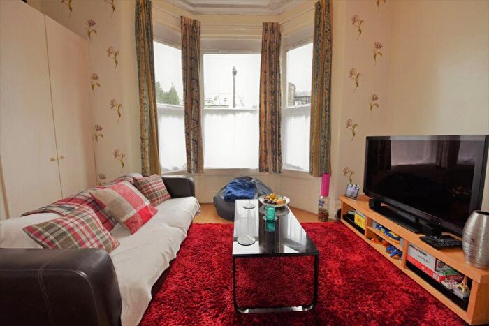 2 Bedroom Flat To Rent In Kensington Terrace, LS6
