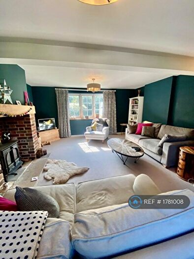 4 Bedroom Semi-Detached House To Rent In Chalder Lane, Sidlesham, Chichester, PO20