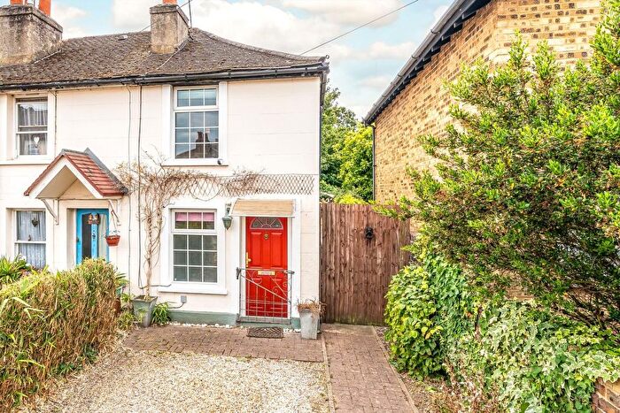3 Bedroom End Terrace House For Sale In Station Road, Hounslow, TW3