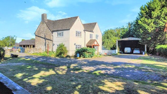 5 Bedroom Farm House For Sale In Hayes Knoll, Purton Stoke, SN5