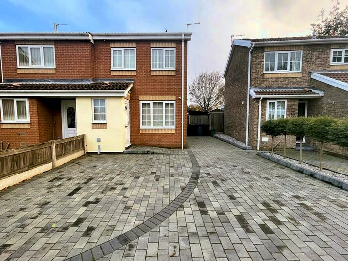 3 Bedroom Semi-Detached House To Rent In Meadow Croft, Edenthorpe, DN3