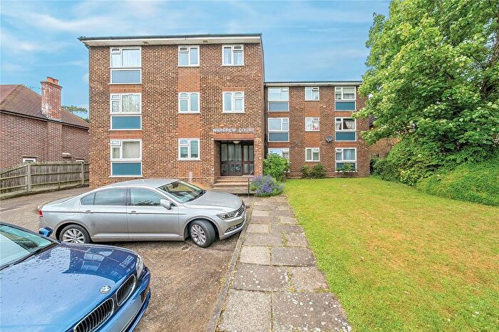 2 Bedroom Flat For Sale In Lyonsdown Road, New Barnet, Barnet, Hertfordshire, EN5