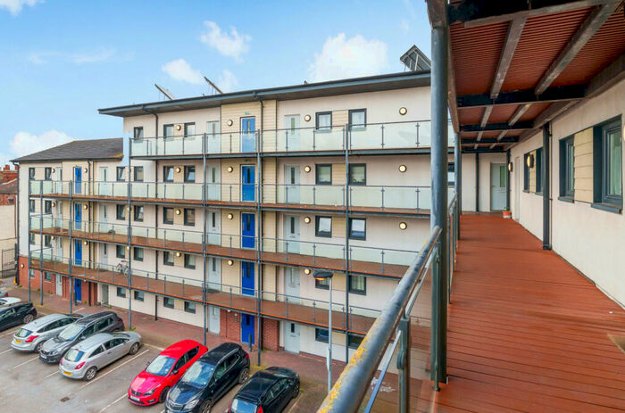 2 Bedroom Flat For Sale In Spring Street, Hull, HU2