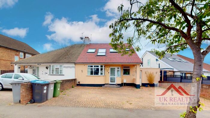 5 Bedroom Bungalow To Rent In Woodhill Crescent, Harrow, HA3