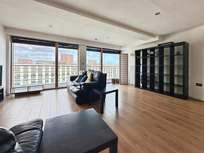 2 Bedroom Flat To Rent In Whitehall Waterfront, Riverside Way, Leeds, West Yorkshire, LS1