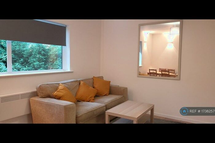 1 Bedroom Flat To Rent In Park Drive, Manchester, M16