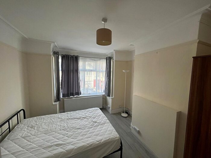 4 Bedroom Semi Detached House To Rent In Ambleside Gardens, Wembley, HA9