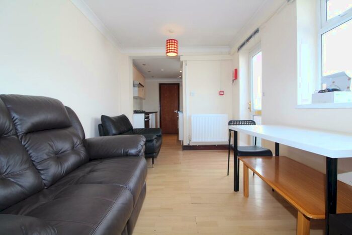2 Bedroom Flat To Rent In Treharris St, Roath, Cardiff, CF24
