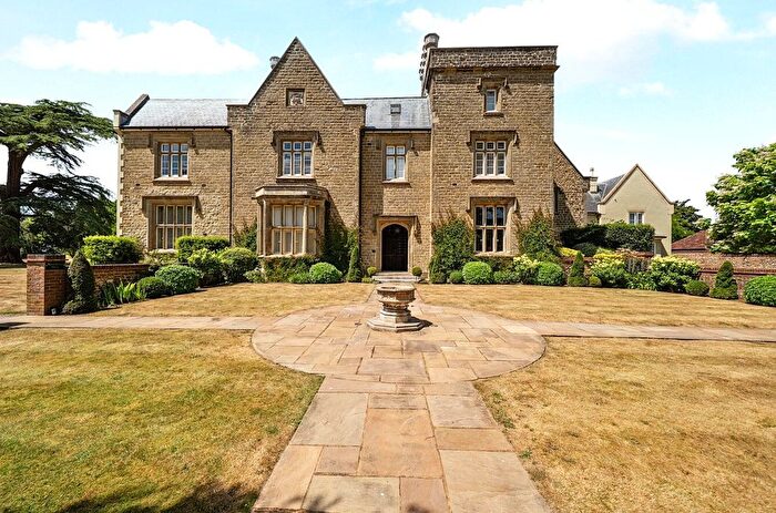 2 Bedroom Flat For Sale In Woolmer Lane, Bramshott, Liphook, GU30