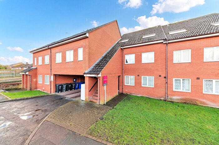 3 Bedroom Maisonette For Sale In The Avenue, Tattersall Crescent The Avenue, CB8