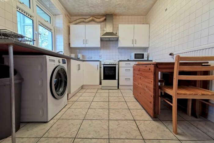 4 Bedroom Flat To Rent In Camden Road, Holloway, N7