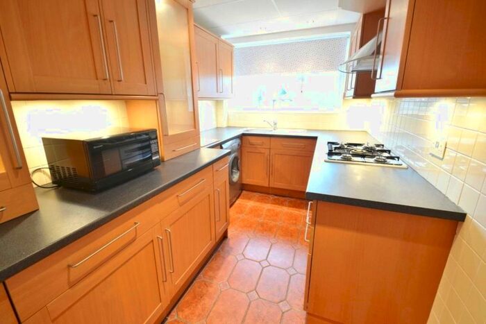 2 Bedroom Flat To Rent In Overton Road, Sutton, SM2