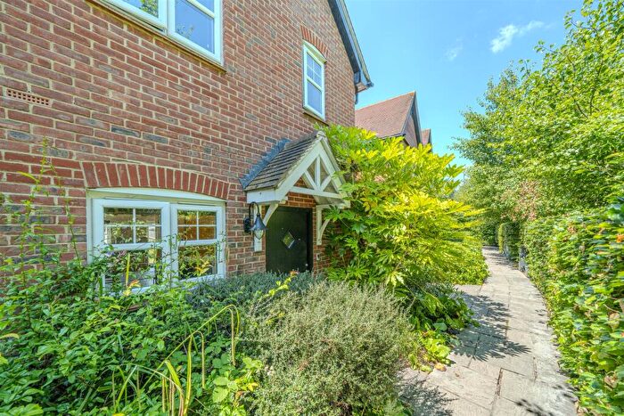 3 Bedroom Semi-Detached House For Sale In King Harry Lane, St. Albans, AL3