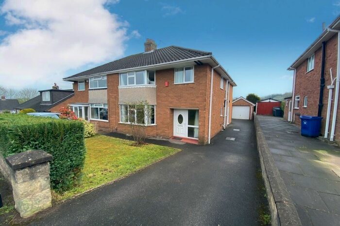 4 Bedroom Semi-Detached House To Rent In Deneside, Newcastle, ST5