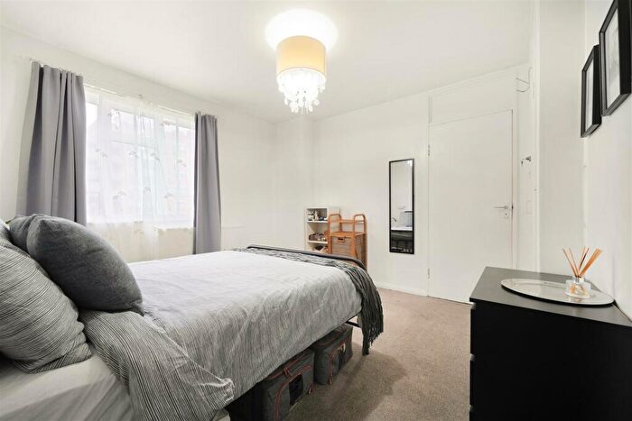 1 Bedroom Flat For Sale In Donnington Road, Willesden, London, NW10