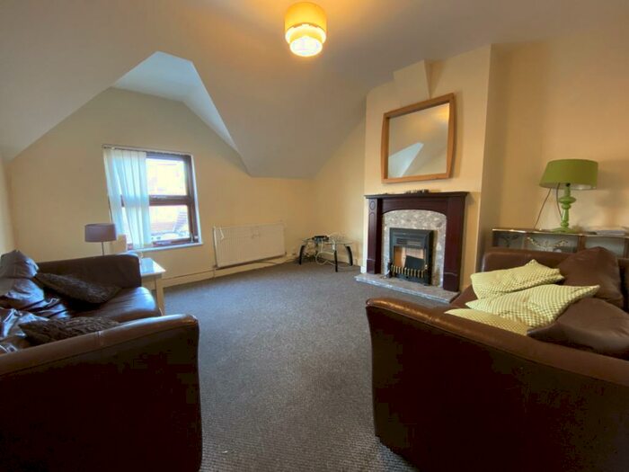 3 Bedroom Flat To Rent In Goulden Road, Manchester, Greater Manchester, M20