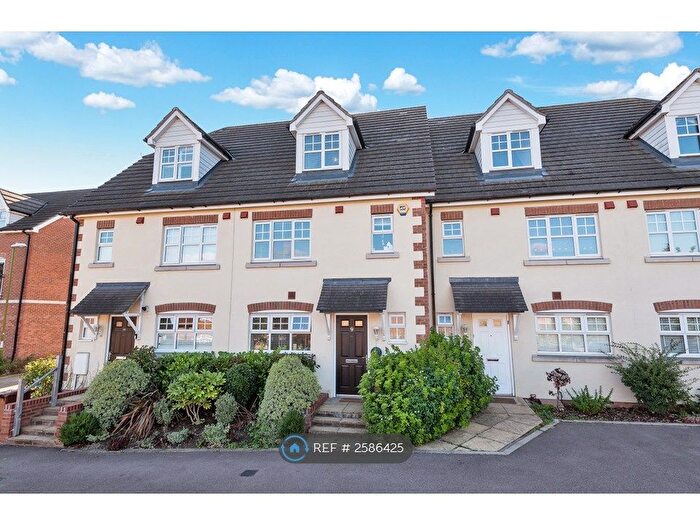 4 Bedroom Terraced House To Rent In Sandringham Close, Borehamwood, WD6