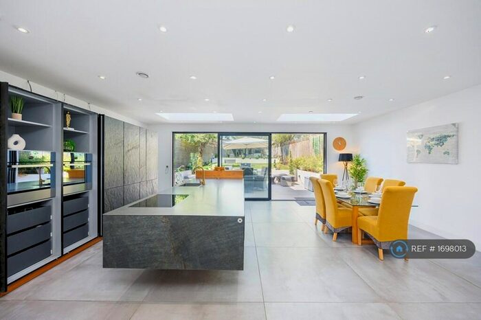 3 Bedroom Detached House To Rent In Charmouth Road, St. Albans, AL1