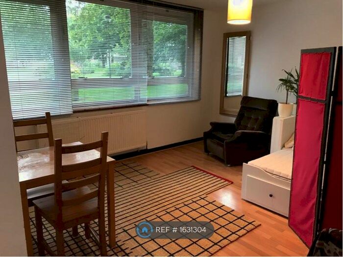 Studio To Rent In Tovy House, London, SE1