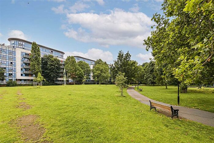 2 Bedroom Flat To Rent In Meath Crescent, Meath Crescent, E2