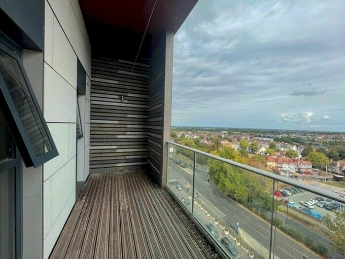 2 Bedroom Flat To Rent In Victoria Avenue, Southend-On-Sea, SS2