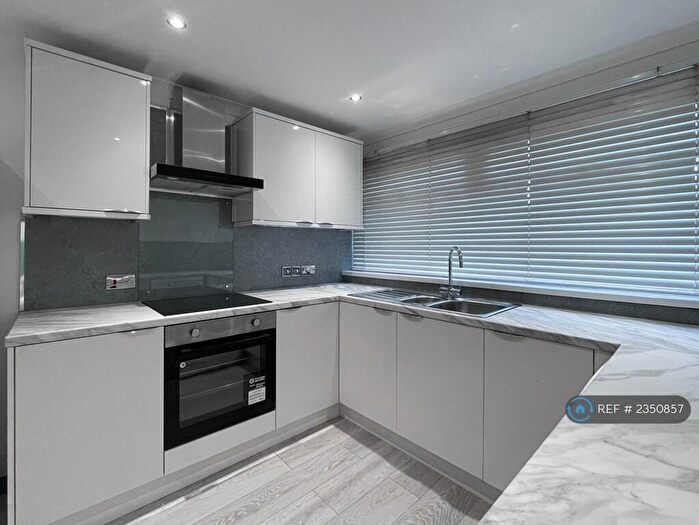 3 Bedroom End Of Terrace House To Rent In St. Georges Way, Sunderland, SR2