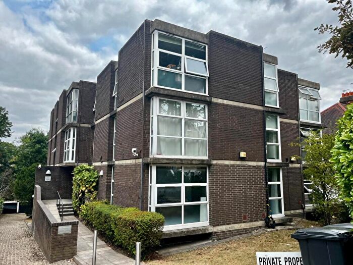 Flat For Sale In Palmerston Road, Buckhurst Hill, IG9