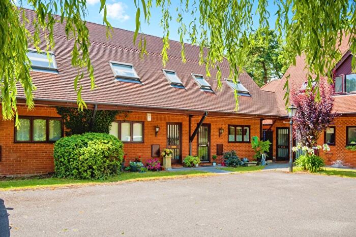 2 Bedroom End Of Terrace House For Sale In Bassett Crescent West, Southampton, Hampshire, SO16