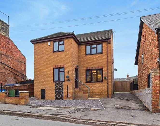 4 Bedroom Detached House For Sale In Main Street, Farcet, PE7